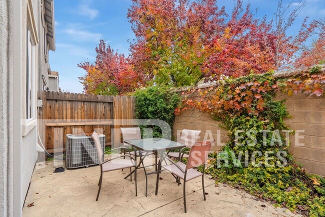 Foto del edificio - 2345 Coffeeberry Rd