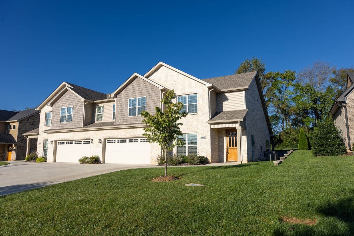 Primary Photo - Luxury Living at Its Finest In Sango Featu...