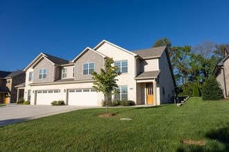 Building Photo - Luxury Living at Its Finest In Sango Featu...