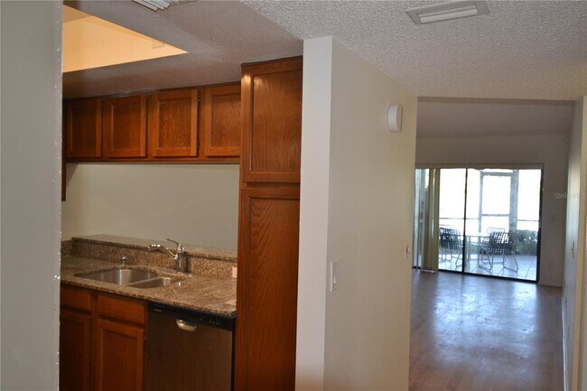 Foto del edificio - 209 Woodlake Wynde
