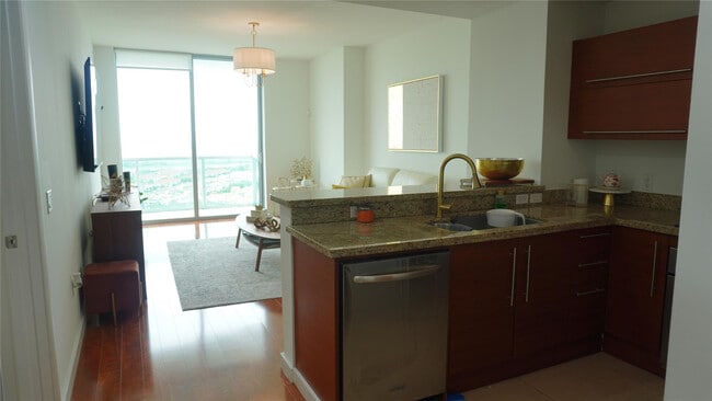 Building Photo - 2681 N Flamingo Rd