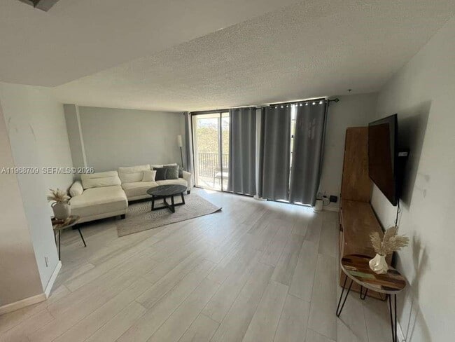Foto del edificio - 3475 N Country Club Dr