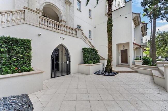Foto del edificio - 610 S Rome Ave