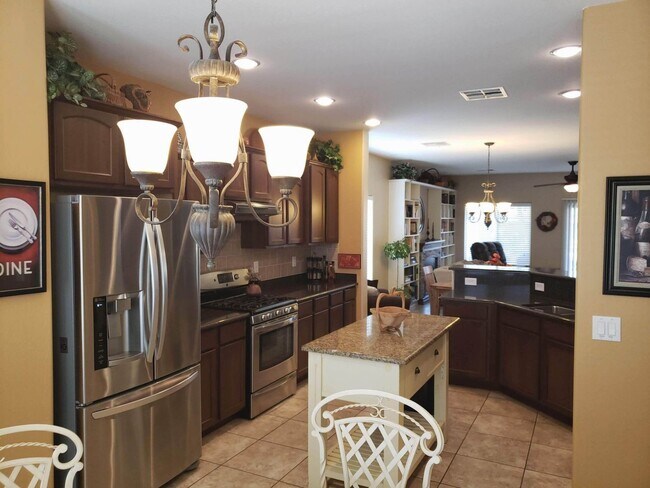 Building Photo - 208 E Caribbean Dr