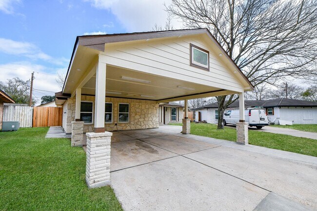 Building Photo - 8410 Rockcliff Dr