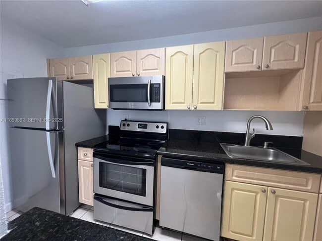 Foto del edificio - 4660 NW 79th Ave