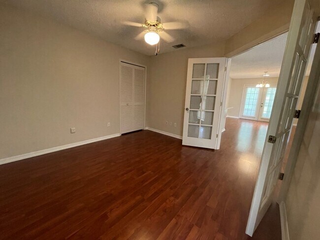 Foto del edificio - 1133 Monroe Ave