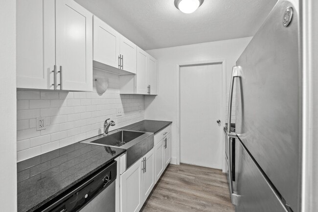 Building Photo - West Oaks