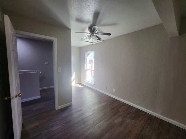 Building Photo - 11000 Kinghurst Dr