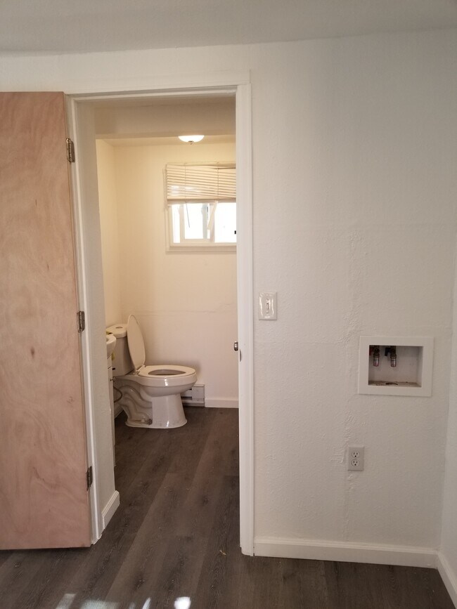 Foto del edificio - 1815 E 8th St
