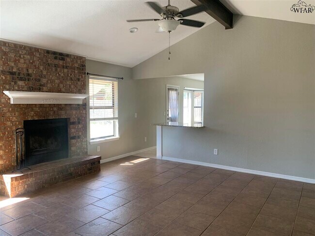 Building Photo - 4801 Lindale Dr