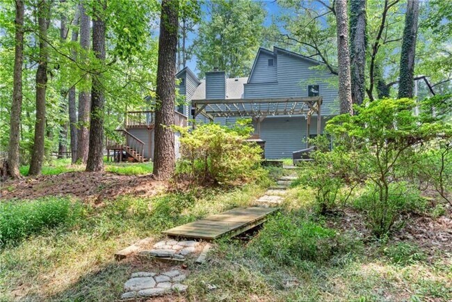 Foto del edificio - 5281 W Jones Bridge Rd