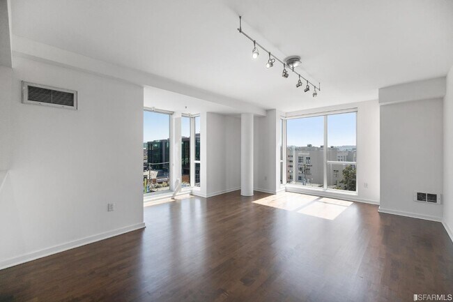 Living Room - 555 4th St