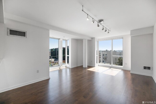 Living Room - 555 4th St