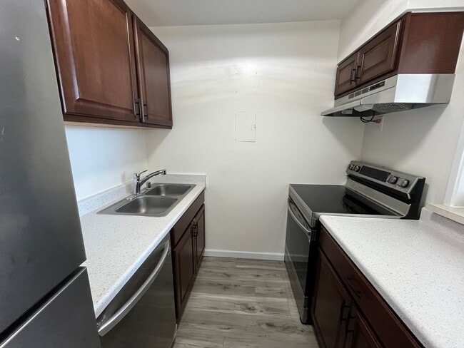 Building Photo - Pearl Ridge Gardens & Tower (Aiea) - 1 bedroom, 1 parking, swimming pool, and AC