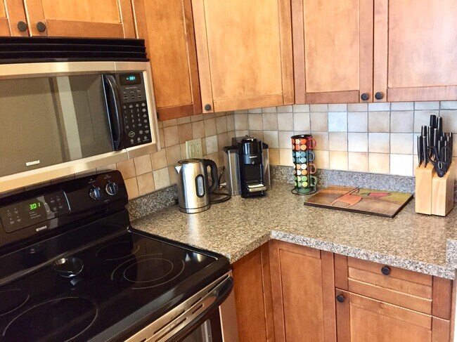 microwave with fully equipped kitchen - 116 St Paul St