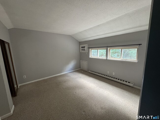 Building Photo - 422 Emmett St