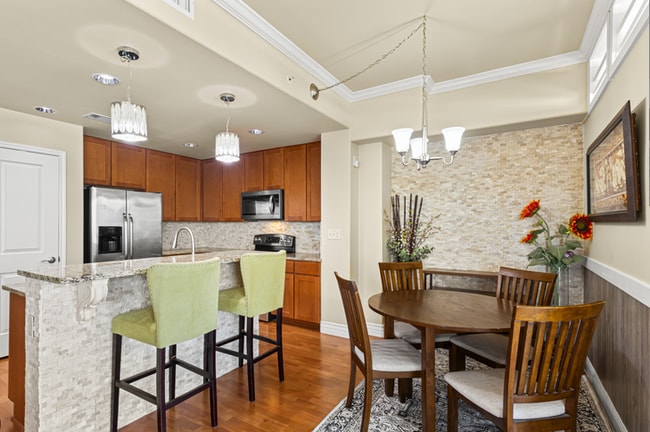 Photo - 215 Center St Apartment