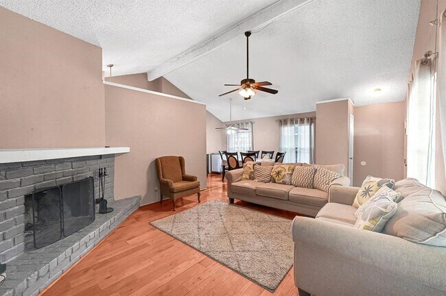 Building Photo - 8829 Carousel Ln