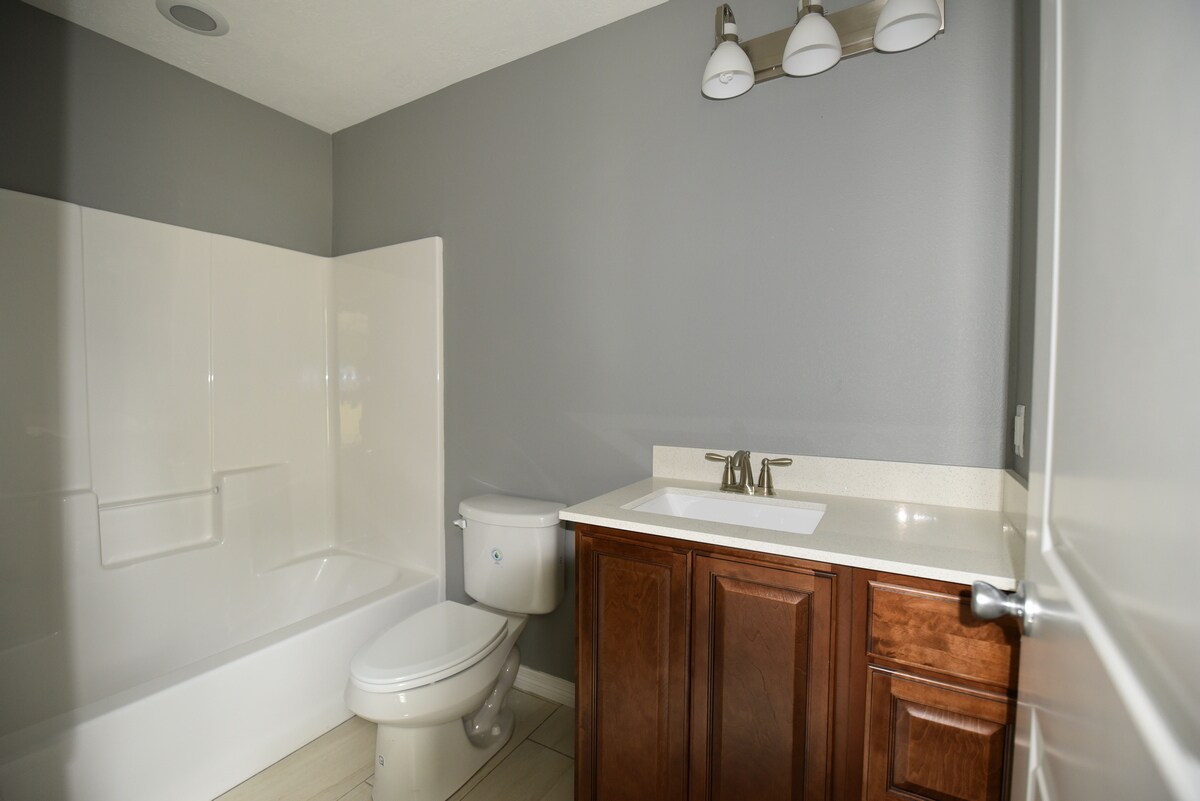 319 North 2 1/2 St. Ste A, Nederland, TX 77627 Townhome Rentals in