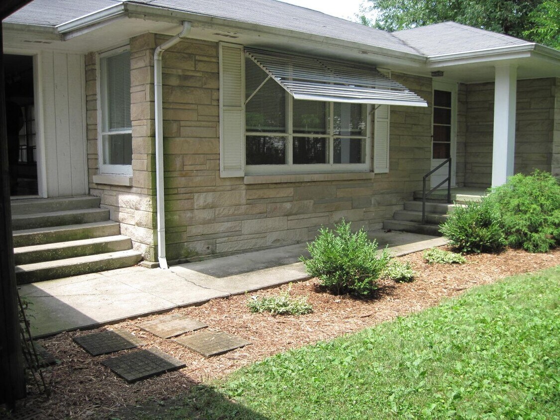Primary Photo - 218 S Hillsdale Ct