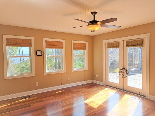 Building Photo - 326 N Plantation Ln