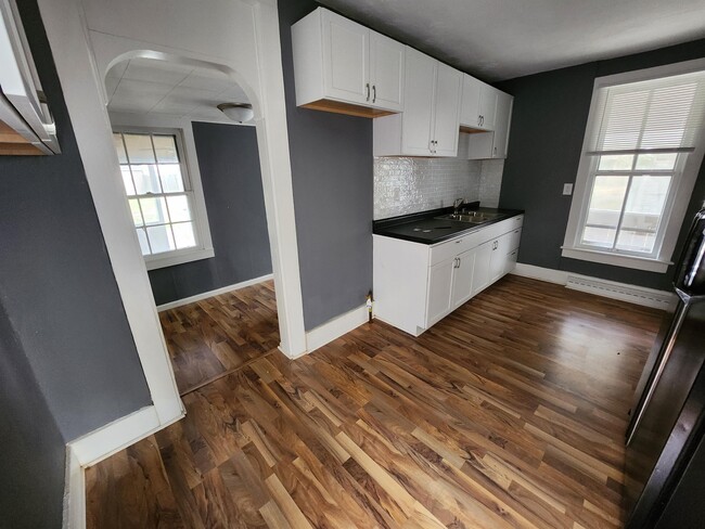 Building Photo - 420 3rd St