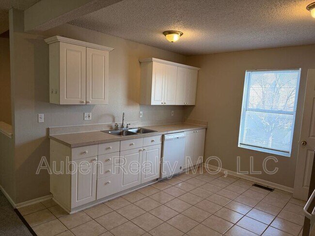 Foto del edificio - 5644 N Anita Ave