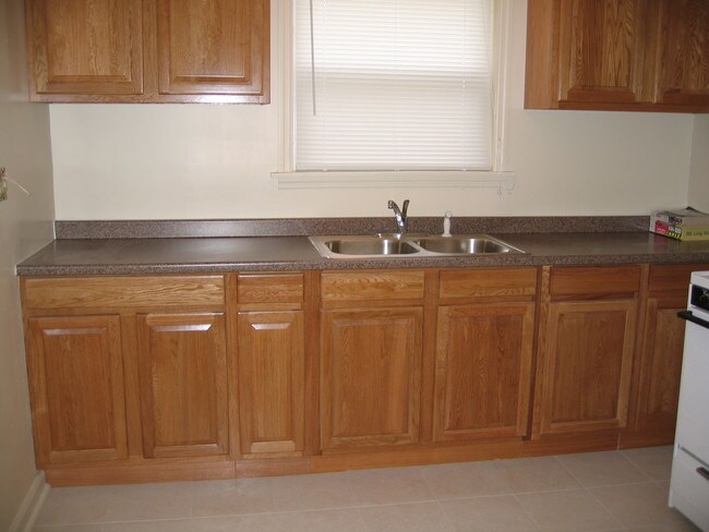 kitchen with Range and Refrigerator - 863 McClain Rd