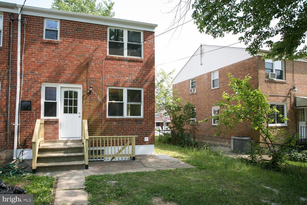 Primary Photo - 5810 Moores Run Ct