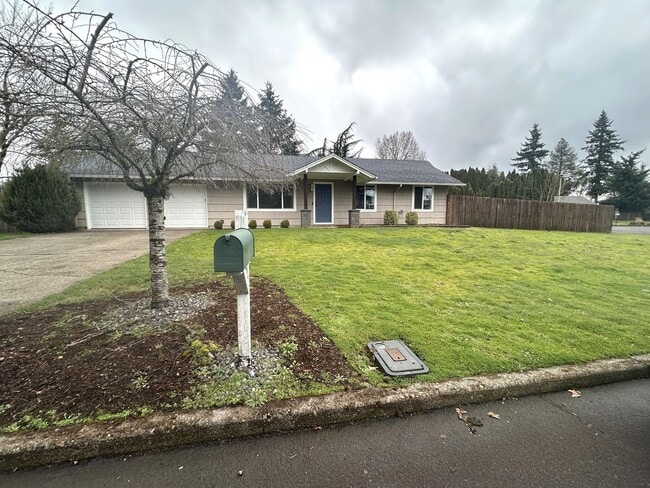 Building Photo - Classic Ranch Style home with 2 Bed 1.5 Bath and Large Backyard!