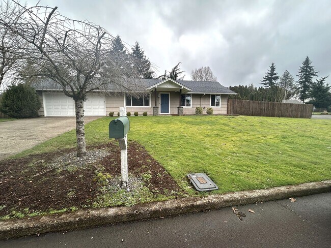 Foto del edificio - Classic Ranch Style home with 2 Bed 1.5 Bath and Large Backyard!