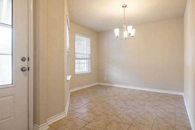 Foto del edificio - Large Open Floorplan Located in Redbird Ra...