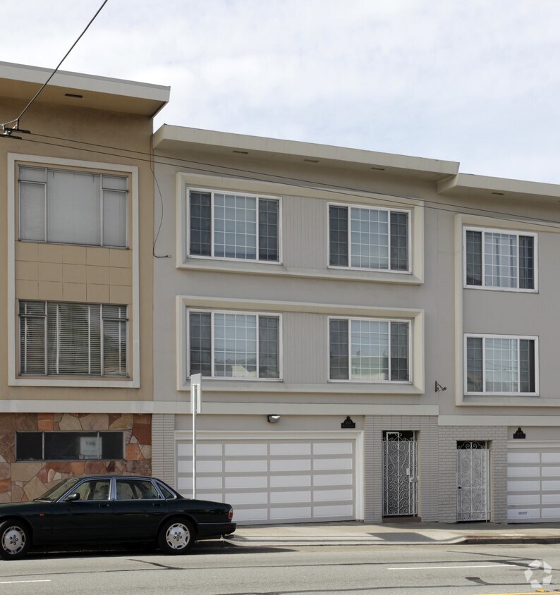 Building Photo - 4244 Mission St