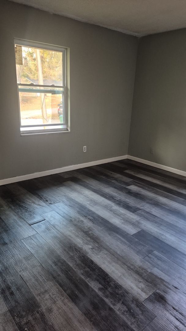 Building Photo - Clean 2BR/1BA with Newer Floors — Available Now