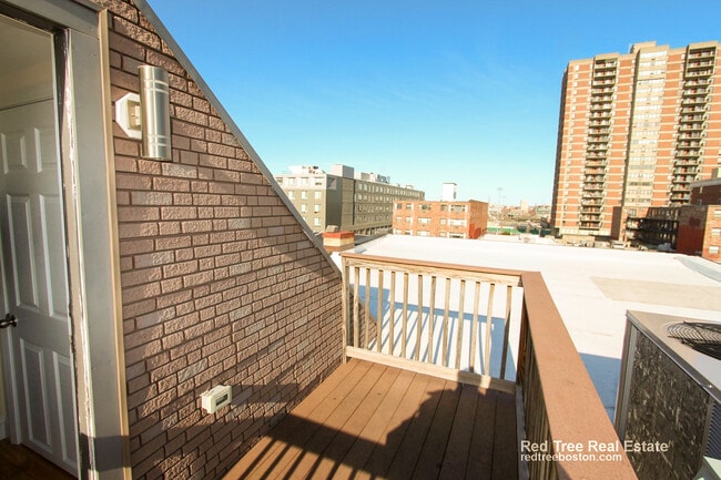 Building Photo - 1032 Commonwealth Avenue