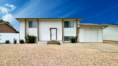 Building Photo - 327 Iris Dr