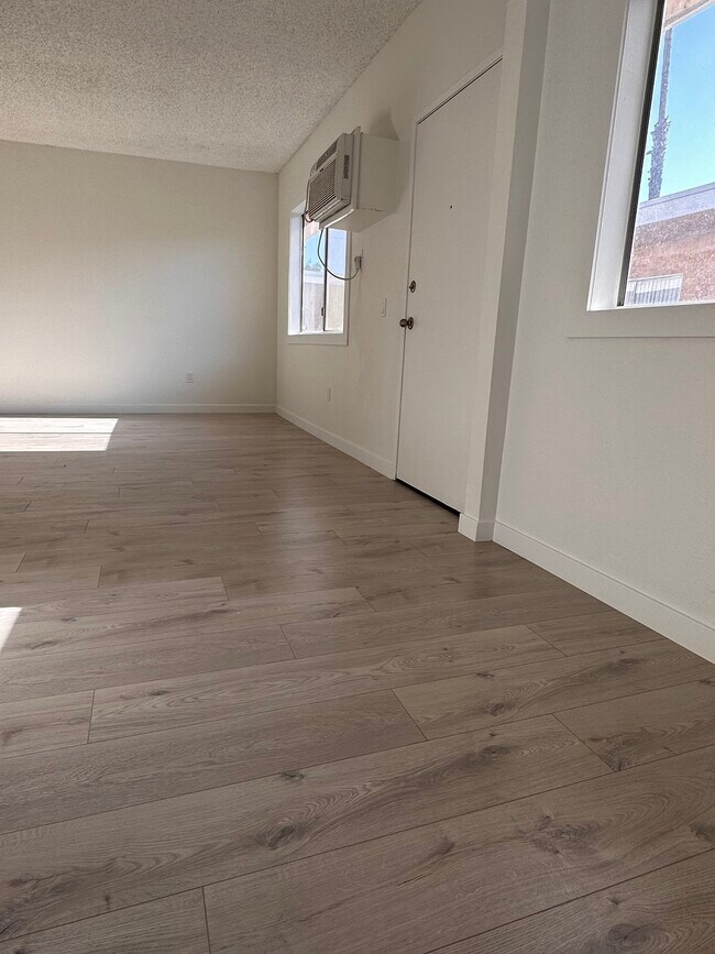 Building Photo - 8126 Owensmouth Ave