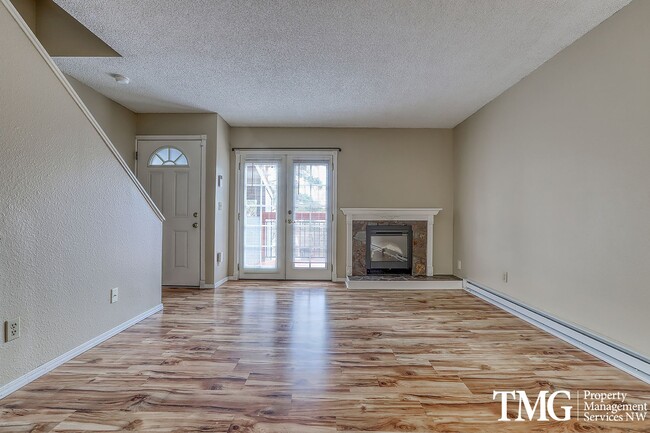 Building Photo - Cozy 2 Bed 1 Bath Condo in Wood Village wi...