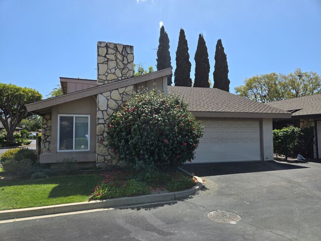 Building Photo - Santa Ana - Spacious 2 Bedroom, 2 Bath Hou...