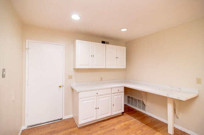 Foto del edificio - 932 Oak Glen Ln