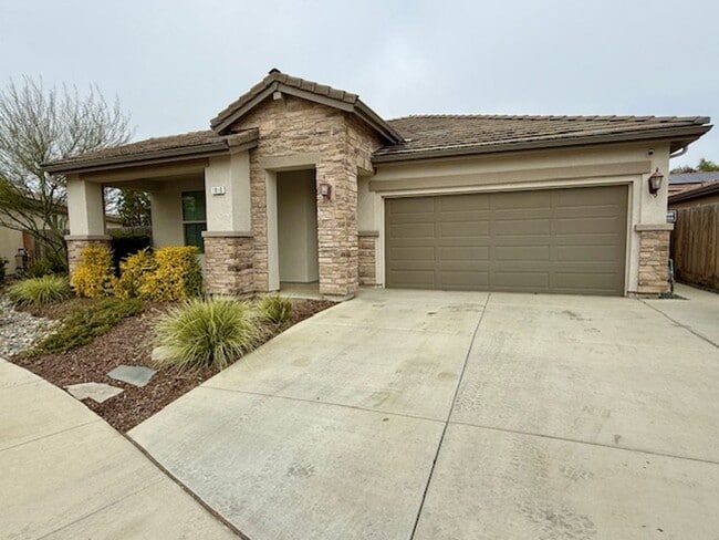 Foto del edificio - 3 Bedroom 2 Bathroom in NE Visalia!