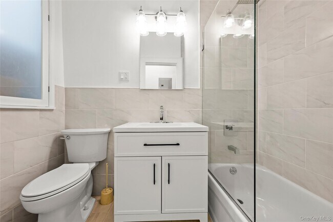 Foto del edificio - 963 Utica Ave