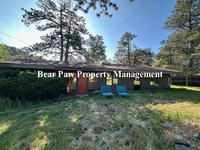 Building Photo - "Charming 3-Bed Oasis with 2 Baths in Nort...