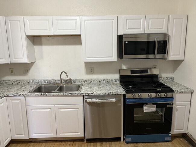 Building Photo - 1757 Wood St