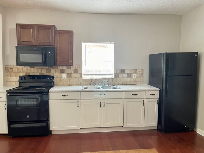 Building Photo - Beautiful Home In Kenwick with Potential 4th Bedroom!