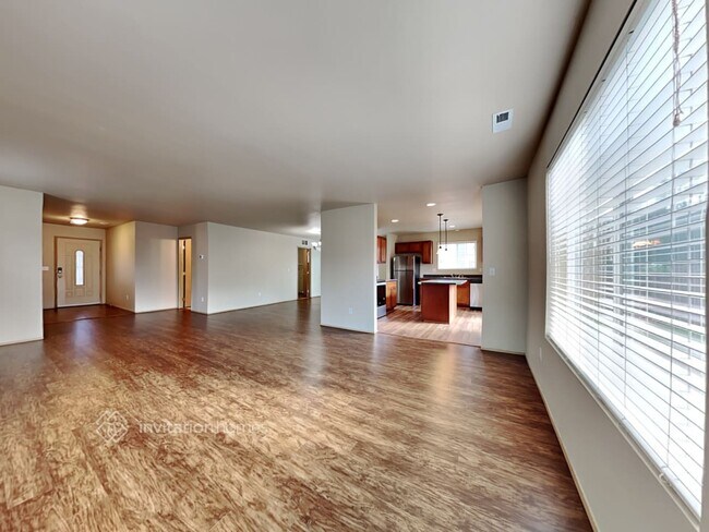 Foto del edificio - 17623 Silver Creek Ave E