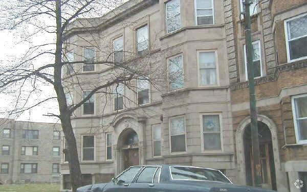 Primary Photo - 5837-39 S Calumet Ave