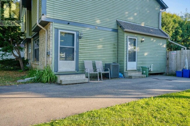 Photo du bâtiment - 1 Ranchwood Crescent