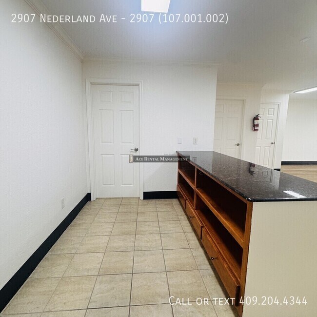 Building Photo - 2907 Nederland Ave